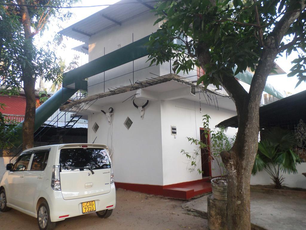 Selahn Inn Katunayaka Buitenkant foto