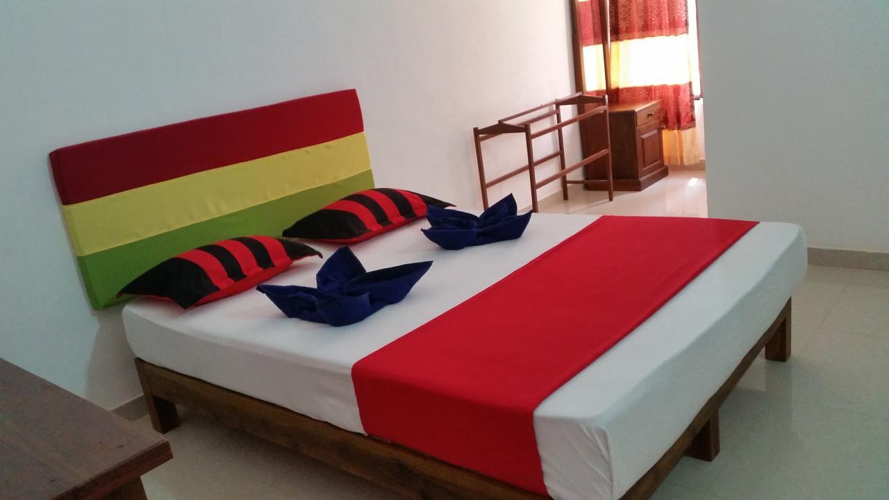 Selahn Inn Katunayaka Buitenkant foto